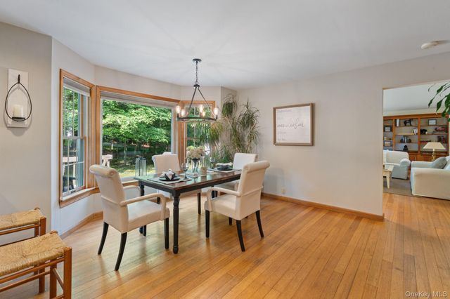470 Pond Path, East Setauket, NY 11733