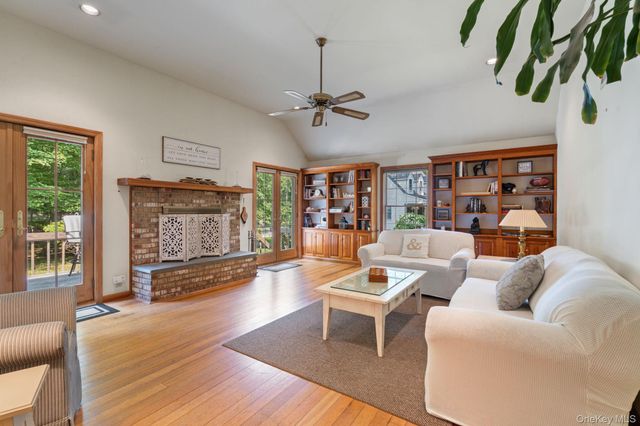 470 Pond Path, East Setauket, NY 11733