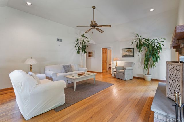 470 Pond Path, East Setauket, NY 11733