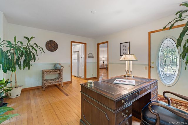 470 Pond Path, East Setauket, NY 11733