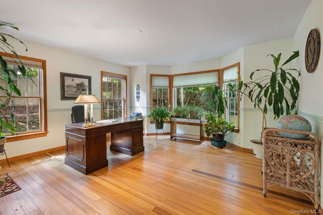 470 Pond Path, East Setauket, NY 11733