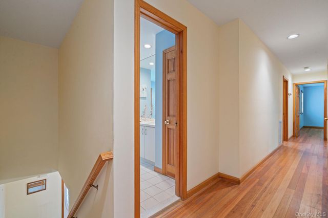 470 Pond Path, East Setauket, NY 11733