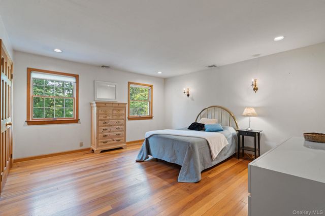 470 Pond Path, East Setauket, NY 11733