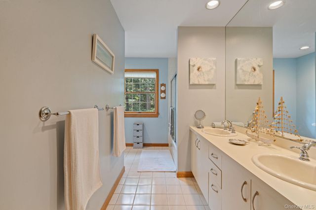 470 Pond Path, East Setauket, NY 11733