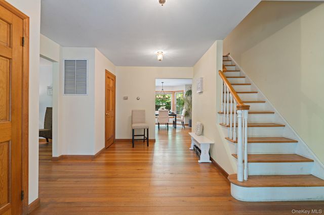 470 Pond Path, East Setauket, NY 11733