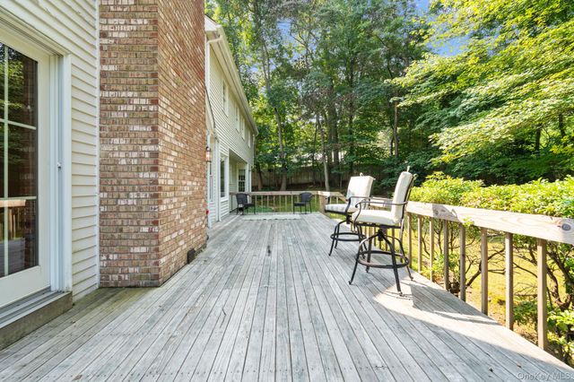 470 Pond Path, East Setauket, NY 11733