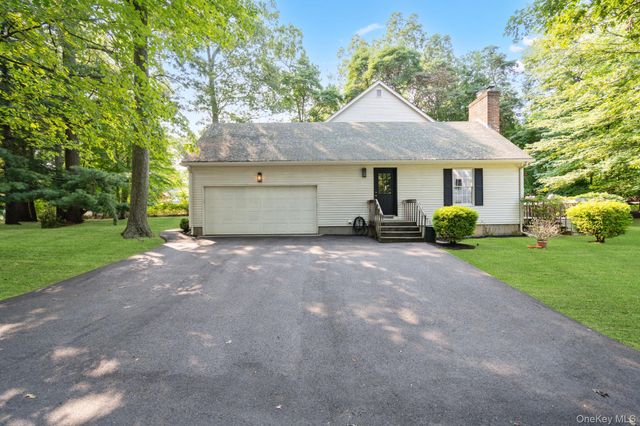 470 Pond Path, East Setauket, NY 11733