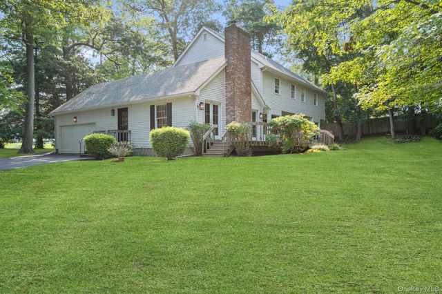 470 Pond Path, East Setauket, NY 11733