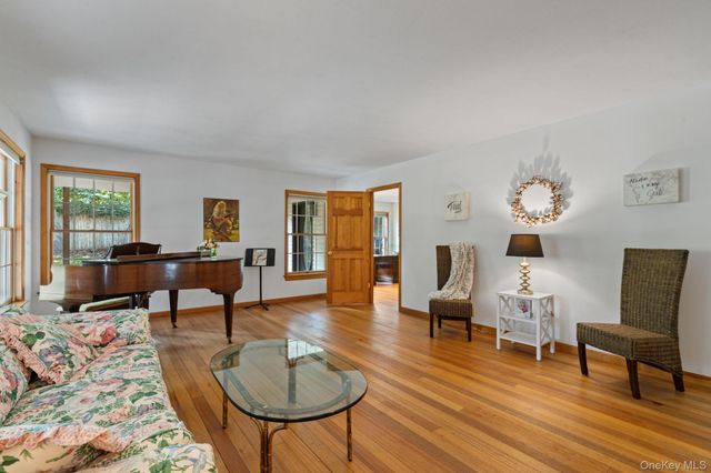 470 Pond Path, East Setauket, NY 11733
