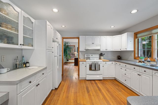 470 Pond Path, East Setauket, NY 11733