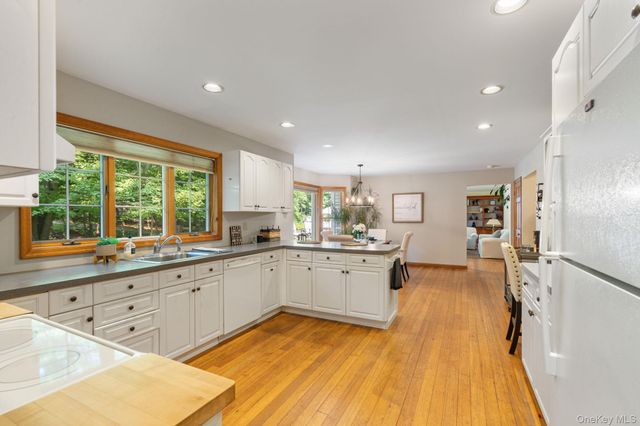 470 Pond Path, East Setauket, NY 11733