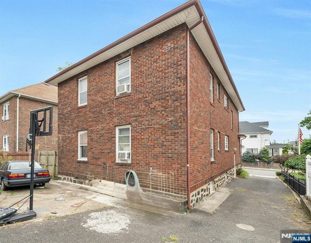 417 Oakdene Avenue, Cliffside Park, NJ 07010