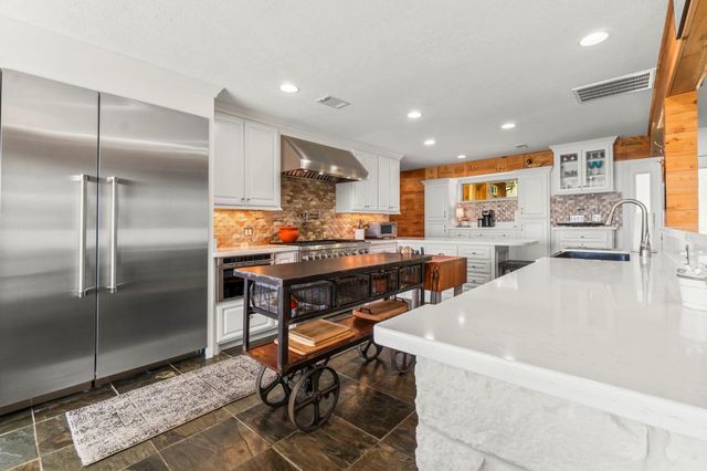 155 Greenbriar Drive, Livingston, TX 77351