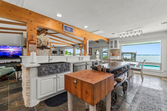 155 Greenbriar Drive, Livingston, TX 77351