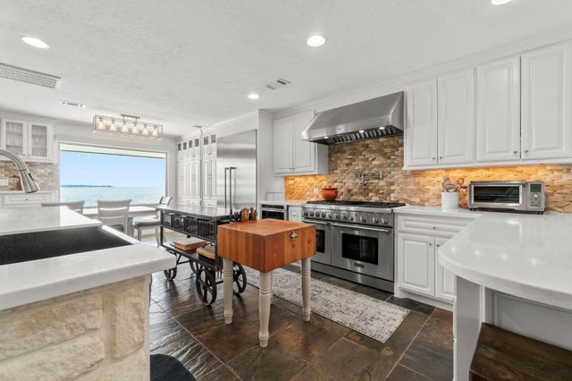 155 Greenbriar Drive, Livingston, TX 77351