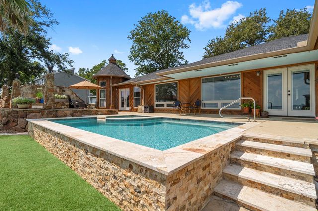 155 Greenbriar Drive, Livingston, TX 77351