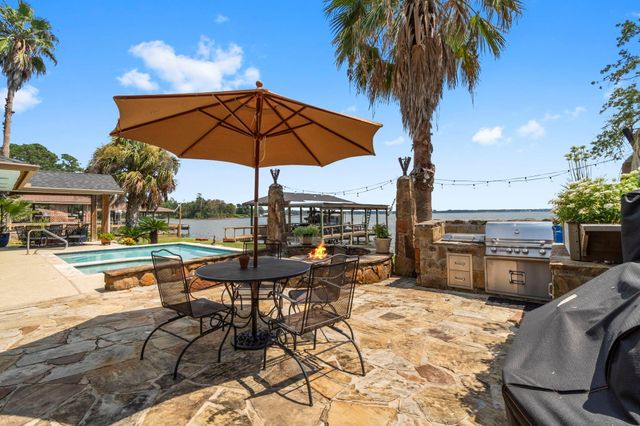 155 Greenbriar Drive, Livingston, TX 77351