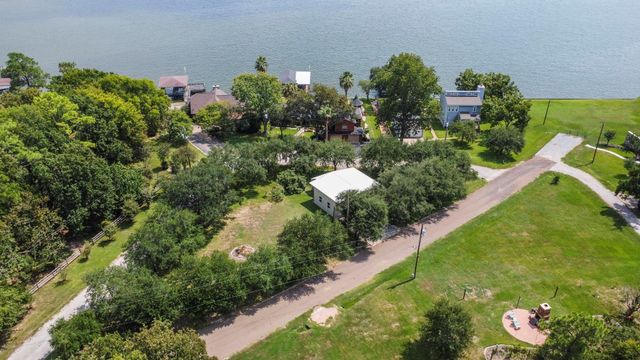 155 Greenbriar Drive, Livingston, TX 77351