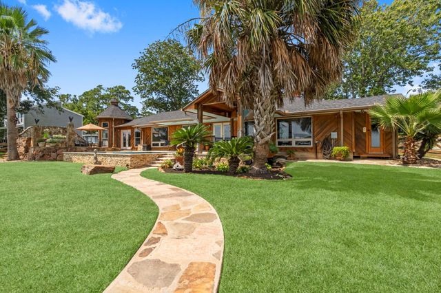 155 Greenbriar Drive, Livingston, TX 77351