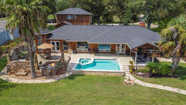 155 Greenbriar Drive, Livingston, TX 77351