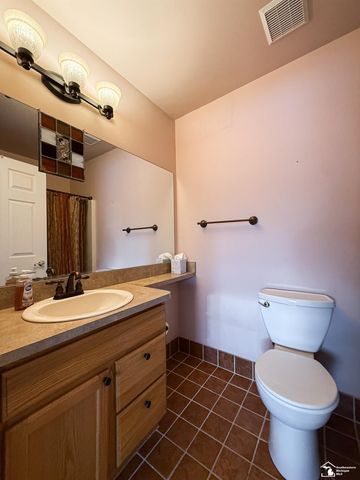 22901 Woodcreek Drive 61, Taylor, MI 48180