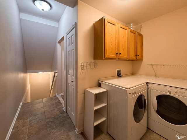 22901 Woodcreek Drive 61, Taylor, MI 48180