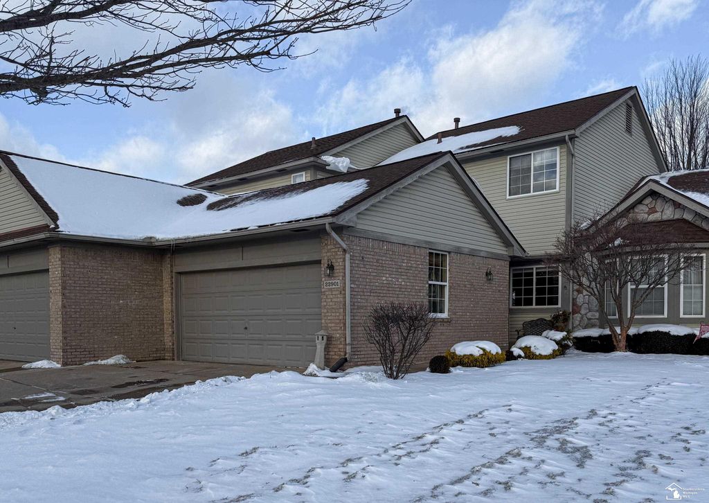 22901 Woodcreek Drive 61, Taylor, MI 48180