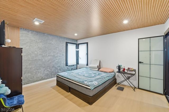 32 Luhman Ter, Secaucus Town, NJ 07094