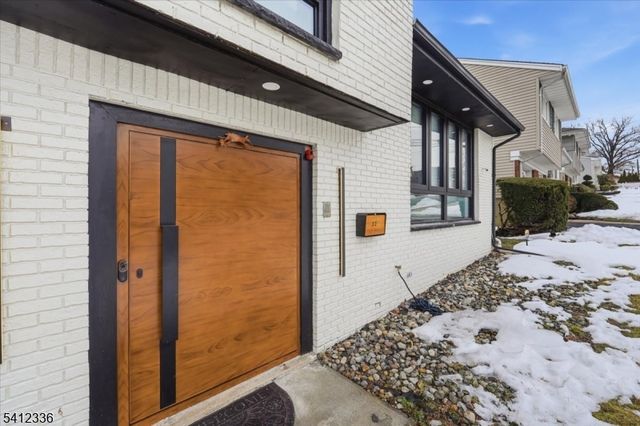 32 Luhman Ter, Secaucus Town, NJ 07094