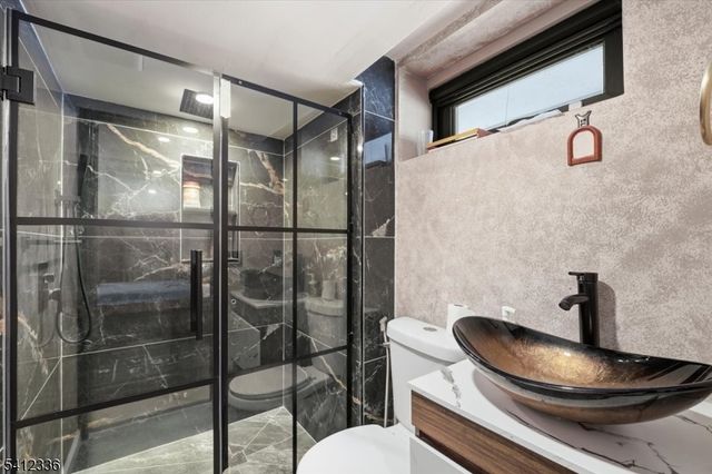 32 Luhman Ter, Secaucus Town, NJ 07094