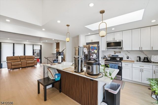 32 Luhman Ter, Secaucus Town, NJ 07094