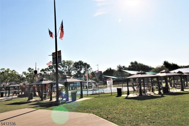 32 Luhman Ter, Secaucus Town, NJ 07094