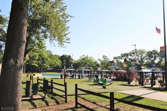 32 Luhman Ter, Secaucus Town, NJ 07094