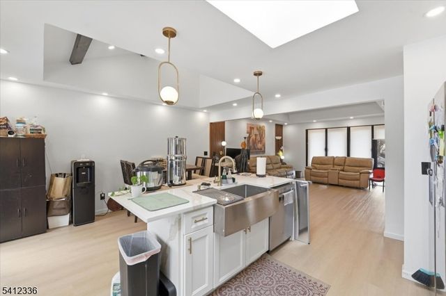 32 Luhman Ter, Secaucus Town, NJ 07094