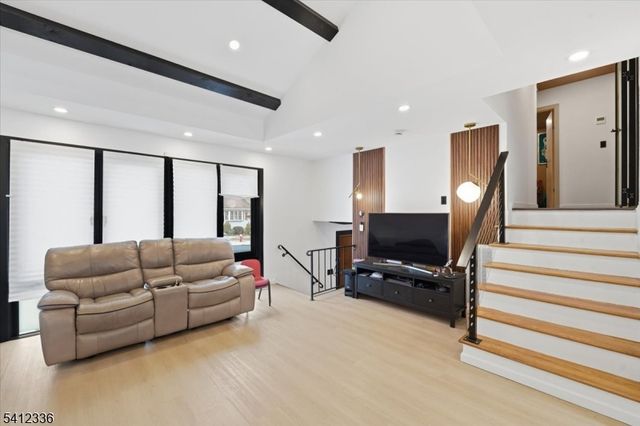 32 Luhman Ter, Secaucus Town, NJ 07094