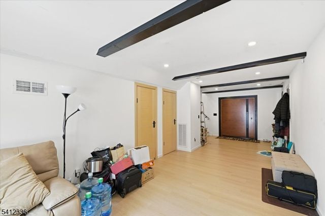 32 Luhman Ter, Secaucus Town, NJ 07094