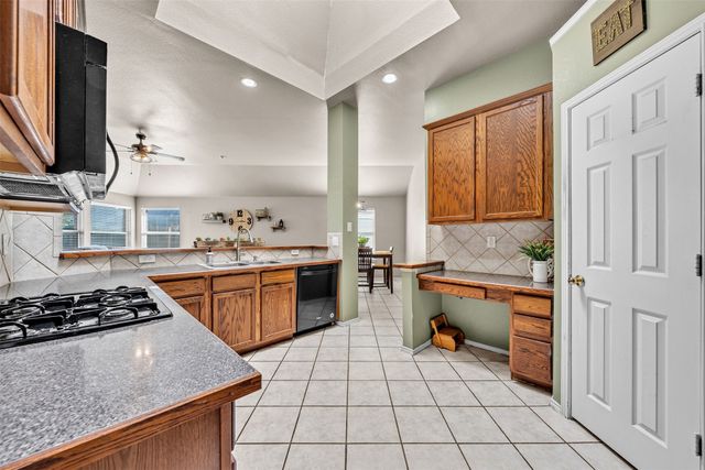 704 Dickerson Lane, Mansfield, TX 76063