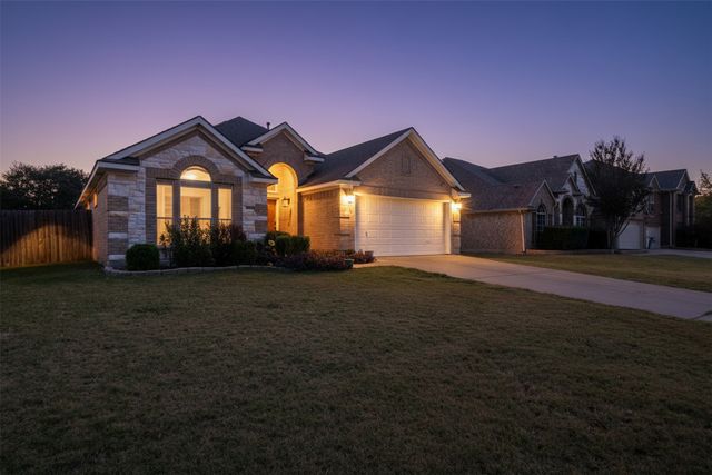 704 Dickerson Lane, Mansfield, TX 76063