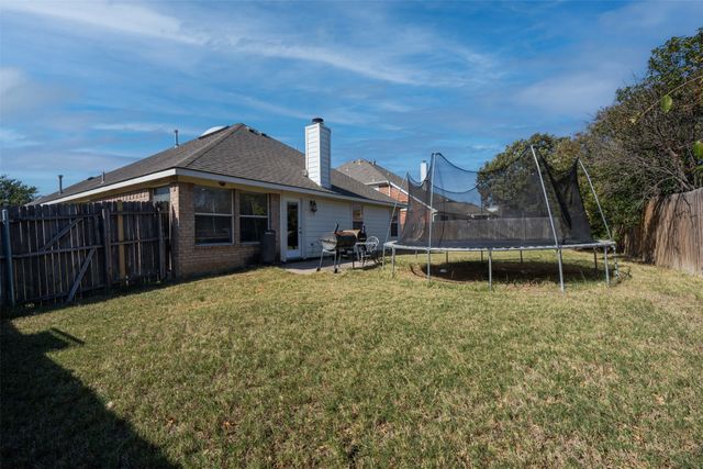 704 Dickerson Lane, Mansfield, TX 76063