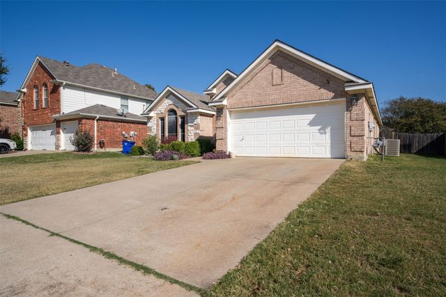 704 Dickerson Lane, Mansfield, TX 76063