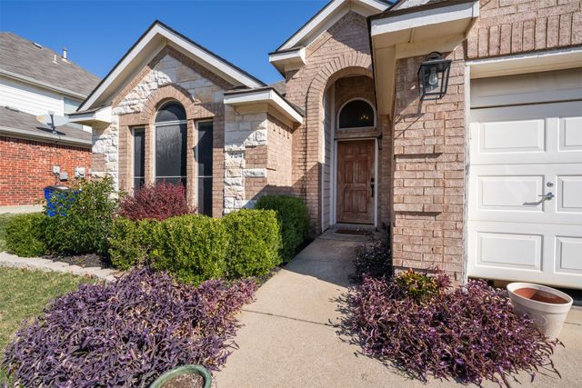 704 Dickerson Lane, Mansfield, TX 76063