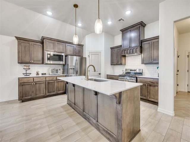 12009 NW 121st Circle, Yukon, OK 73099