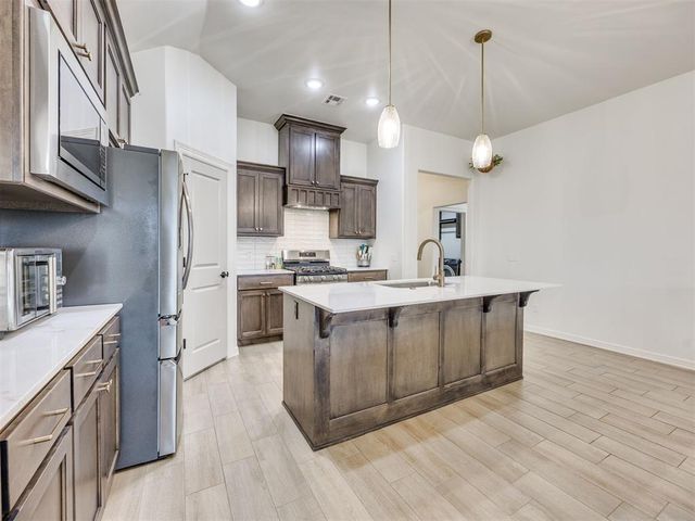12009 NW 121st Circle, Yukon, OK 73099