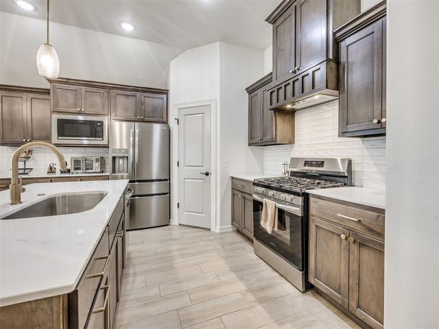 12009 NW 121st Circle, Yukon, OK 73099