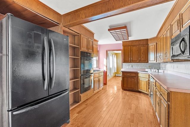 15 Tremont St, Stoneham, MA 02180