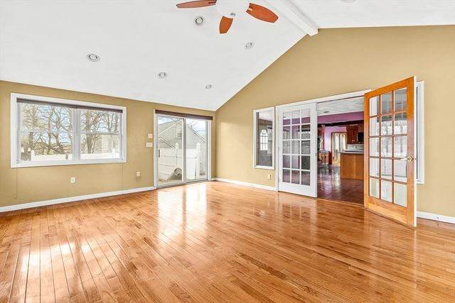 15 Tremont St, Stoneham, MA 02180