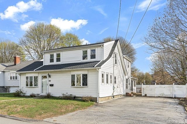 15 Tremont St, Stoneham, MA 02180