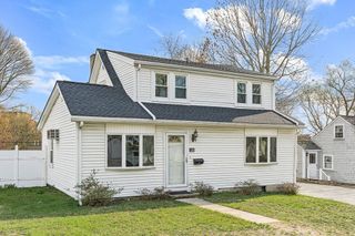 15 Tremont St, Stoneham, MA 02180