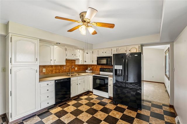 129 Green Forest Dr, Economy, PA 15005