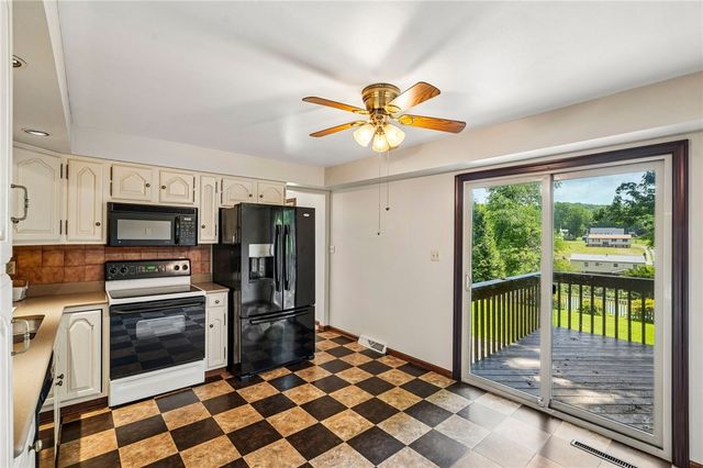 129 Green Forest Dr, Economy, PA 15005